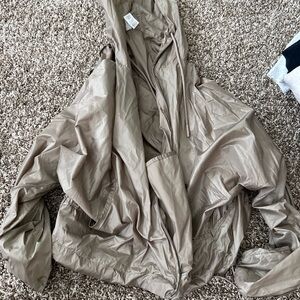 lightweight alo windbreaker jacket